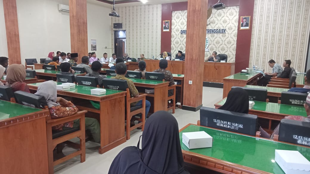 DPRD Trenggalek Fasilitasi Hearing Warga Ngares
