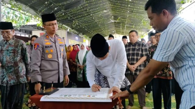 Pemerintah Kabupaten Trenggalek bersama jajaran Polres Trenggalek mengikuti doa bersama yang diinisiasi Majelis Ulama Indonesia (MUI)
