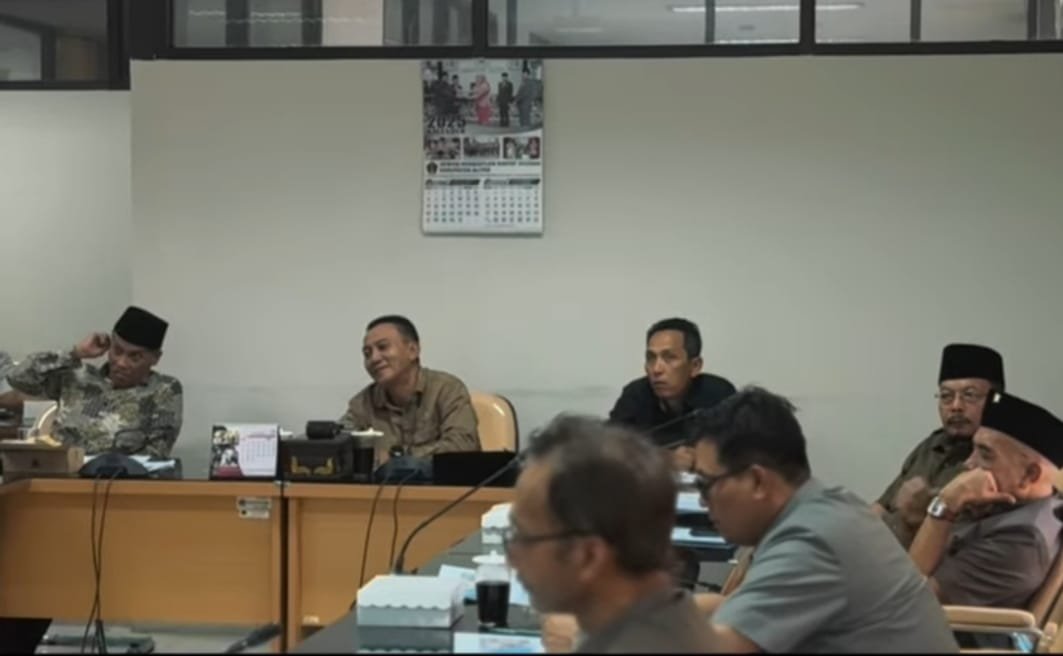 Komisi II DPRD Kabupaten Blitar menggelar rapat kerja membahas Kebijakan Umum Anggaran (KUA) dan Prioritas serta Plafon Anggaran Sementara (PPAS) Tahun Anggaran 2026