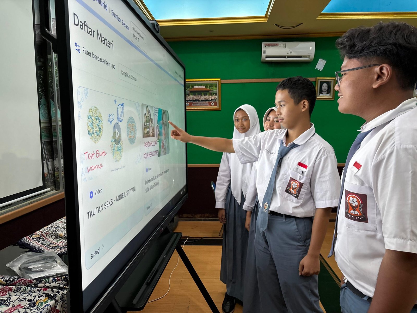 Pemerintah resmi meluncurkan Program Digitalisasi Pembelajaran sebagai salah satu Program Hasil Terbaik Cepat (PHTC) Presiden Prabowo Subianto