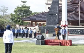 Apel 17-an Karyawan/Karyawati Pemerintah Kabupaten Blitar yang digelar di Alon-Alon Kanigoro