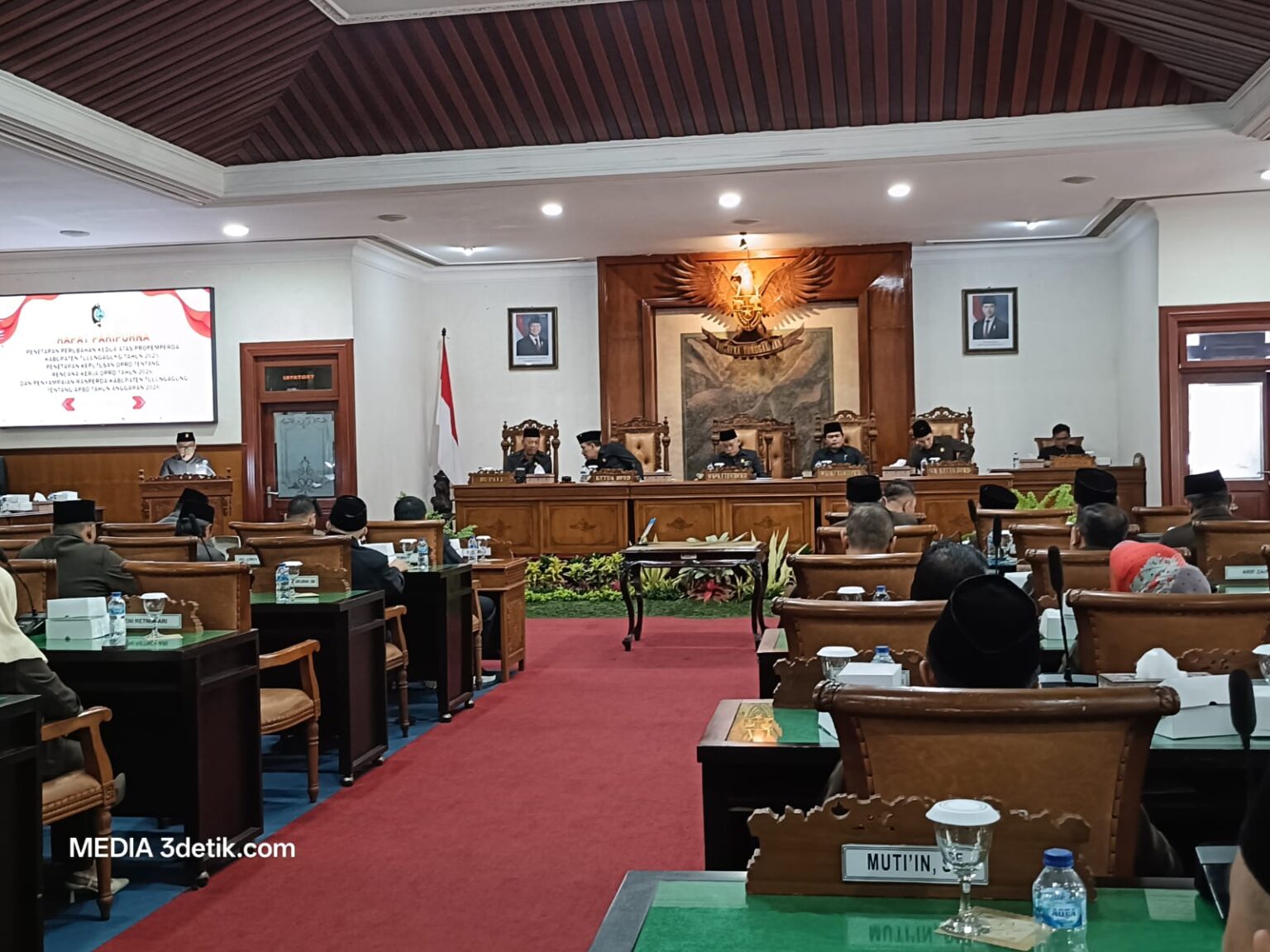 Paripurna DPRD Kabupaten Tulungagung yang digelar di Gedung Graha Wicaksana lantai dua yang dihadiri Bupati Gatut Sunu Wibowo beserta para kepala OPD