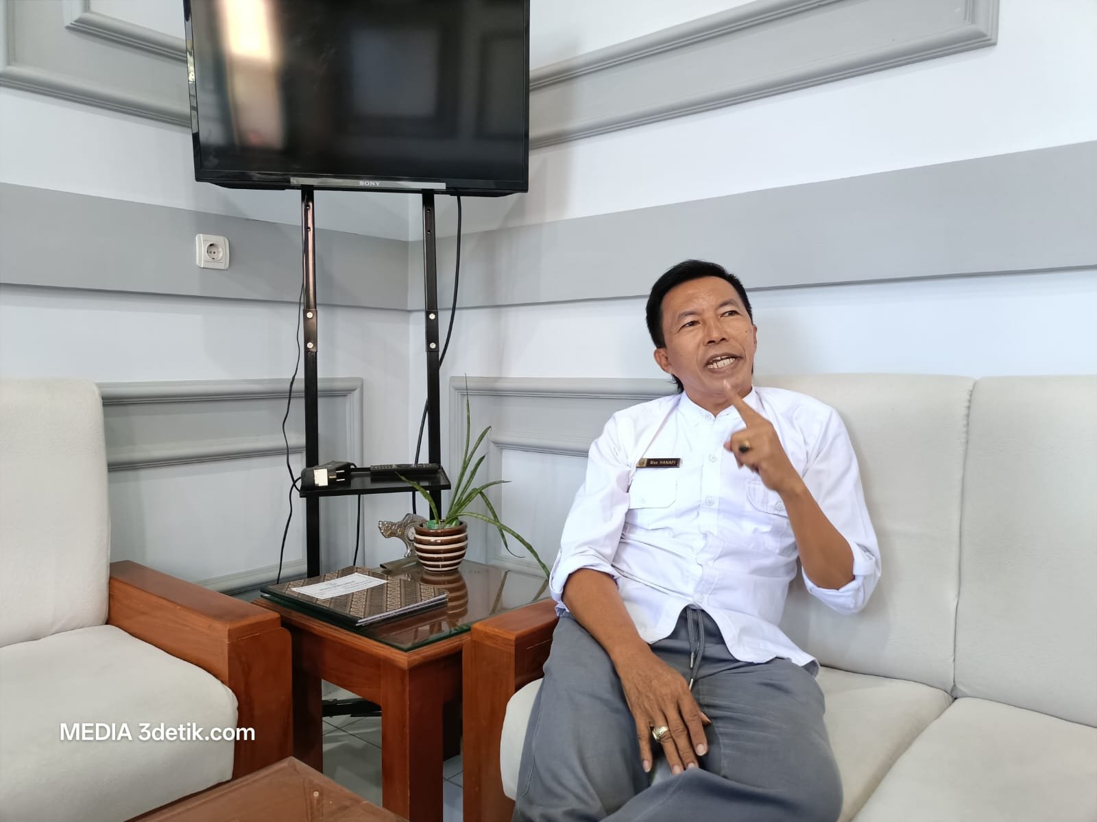 Kepala SMKN 2 Kabupaten Trenggalek, Masrur Hanafi, membenarkan bahwa program MBG masuk sekitar satu bulan lalu