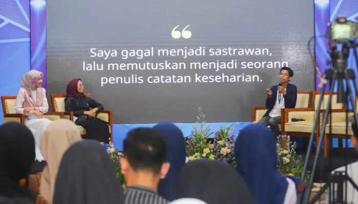 Wakil Bupati Trenggalek Syah Mohamad Natanegara juga mengajak masyarakat khususnya generasi muda memanfaatkan Perpustakaan Daerah (Perpusda)