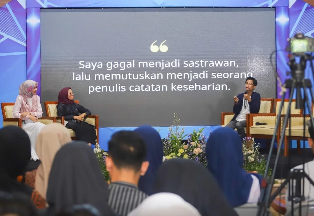 Wakil Bupati Trenggalek Syah Mohamad Natanegara juga mengajak masyarakat khususnya generasi muda memanfaatkan Perpustakaan Daerah (Perpusda)