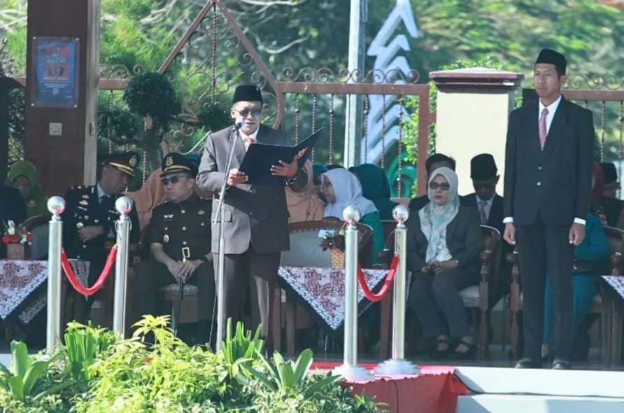 Peringatan Hari Kesaktian Pancasila Bupati Blitar Drs. H. Rijanto, MM bertindak sebagai Inspektur Upacara