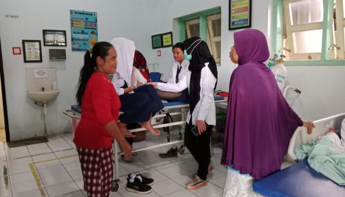 Sebanyak 51 Siswa SMPN 1 Boyolangu disinyalir mengalami keracunan setelah menyantap hidangan Makan Bergizi Gratis (MBG)