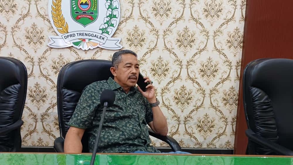 Komisi lV melaksanakan rapat kerja (raker) dengan tiga organisasi perangkat daerah (OPD) mitra di Aula DPRD Trenggalek