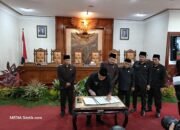 Rapat Paripurna DPRD Tulungagung dalam agenda persetujuan bersama (5) lima Rancangan Peraturan Daerah (Ranperda) strategis menjadi Perda