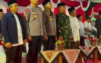 Peringatan Hari Santri Nasional Pemerintah Kabupaten Blitar Tahun 2025, Ketua DPRD Kabupaten Blitar, Supriadi, bersama Wakil Ketua I DPRD Kabupaten Blitar, H. M. Rifa'i, turut menghadiri Apel