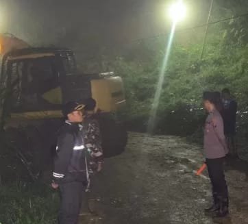 Jalan penghubung Kecamatan Bendungan, Kabupaten Trenggalek dengan Kecamatan Pagerwojo, Kabupaten Tulungagung