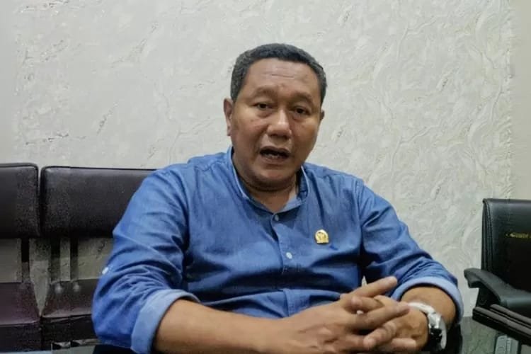 Komisi II DPRD Trenggalek, Mugianto mengatakan, banyak fasilitas yang mengalami kerusakan. Seperti lahan parkir ambles