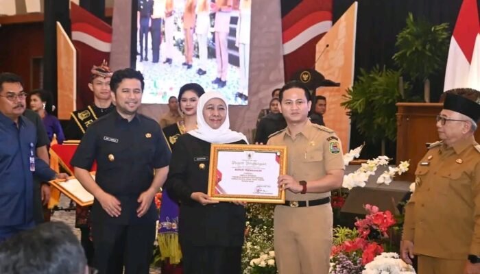 Desa Tawing Raih Siskamling Terbaik se-Jatim, Bupati Trenggalek Diganjar Penghargaan Pembina Terbaik
