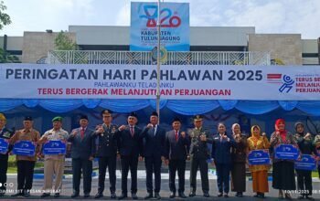 Bupati Gatut Sunu menekankan pentingnya menjadikan Hari Pahlawan sebagai ajang introspeksi dan motivasi untuk melanjutkan perjuangan para pendahulu