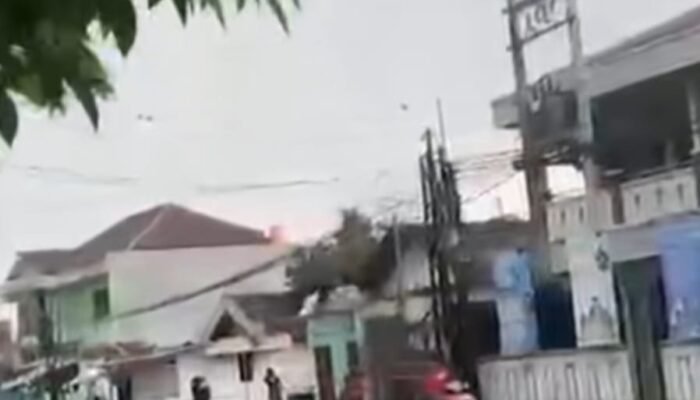 Angin Kencang Terjang Tulungagung, Atap Rumah Warga Berterbangan di Plosokandang