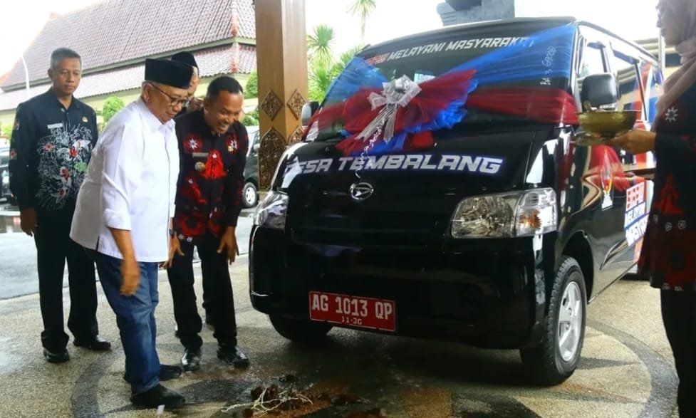 Bupati Blitar, Drs. H. Rijanto, MM, dalam kegiatan Rapat Koordinasi Evaluasi Perkembangan Desa/Kelurahan dan Penyerahan Hadiah Lomba Desa/Kelurahan Tahun 2025 di Pendopo Sasana Adhi Praja