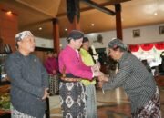 Pemerintah Kabupaten Trenggalek bersama berbagai komunitas pecinta keris menggelar Pameran Keris selama tiga hari berturut-turut, 25–27 November, di Pendopo Manggala Praja Nugraha