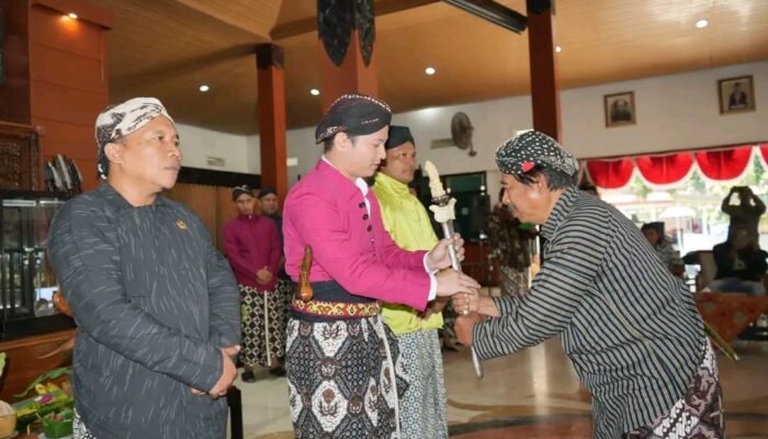 Trenggalek Rayakan 20 Tahun Keris Diakui UNESCO, Mas Ipin Terima Keris Presiden Prabowo dan Fadli Zon