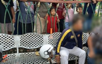 Seorang terduga pelaku pencurian helm berhasil diamankan oleh petugas parkir Alun-alun Tulungagung