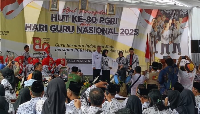PGRI Tulungagung Tetapkan Endang Dwi Retnowati sebagai Ibunda Guru di HUT ke-80