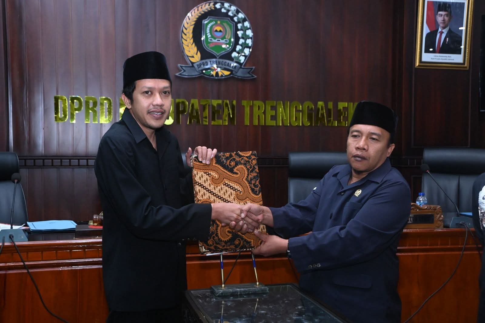 DPRD Kabupaten Trenggalek resmi mengesahkan Rancangan Peraturan Daerah (Ranperda) APBD tahun anggaran 2026