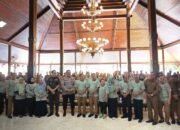 Pemerintah Kabupaten Tulungagung komitmennya memperkuat penanggulangan HIV/AIDS pada Peringatan Hari AIDS Sedunia yang diselenggarakan di Pendopo Kongas Arum Kusumaning Bongso