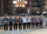 Bupati Tulungagung, Gatut Sunu Wibowo memberikan Pengukuhan Pengurus Persaudaraan Kepala Desa Kabupaten Tulungagung (PKDI) Masa Bakti 2025–2030