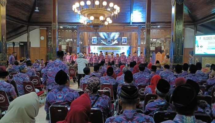 Bupati Gatut Sunu Lantik Pengurus PPDI 2025–2030, Tekankan Profesionalisme Perangkat Desa