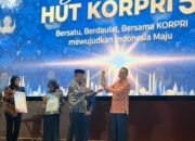 Badan Penyelenggara Jaminan Sosial Kesehatan, Fachmi Idris, menerima Life Achievement KORPRI Award