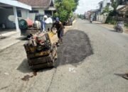 Sedikitnya 30 titik jalan berlubang dengan kategori kerusakan ringan kini menjadi prioritas penanganan oleh petugas lapangan