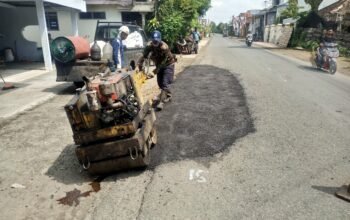Sedikitnya 30 titik jalan berlubang dengan kategori kerusakan ringan kini menjadi prioritas penanganan oleh petugas lapangan