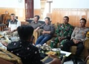 Komisi I DPRD Kabupaten Blitar melaksanakan kunjungan kerja ke Kantor Kecamatan Sutojayan dan Kecamatan Panggungrejo