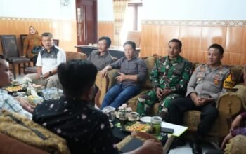 Komisi I DPRD Kabupaten Blitar melaksanakan kunjungan kerja ke Kantor Kecamatan Sutojayan dan Kecamatan Panggungrejo