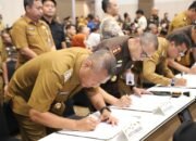 Penandatanganan Perjanjian Kerja Sama antara seluruh Kepala Kejaksaan Negeri dan para bupati/wali kota se-Jawa Timur