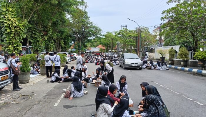 Mengajar di Tengah Ketidakpastian, Guru PPPK Tulungagung Desak DPRD Bertindak