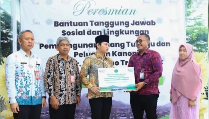 Perkuat Layanan RSUD Soedomo, Bupati Trenggalek Resmikan Ruang Tunggu Baru Bantuan PT SMI