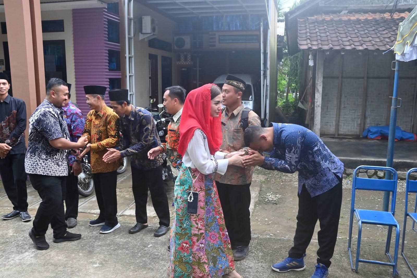 Novita Hardini. Dalam pertemuan bersama para guru di Desa Masaran