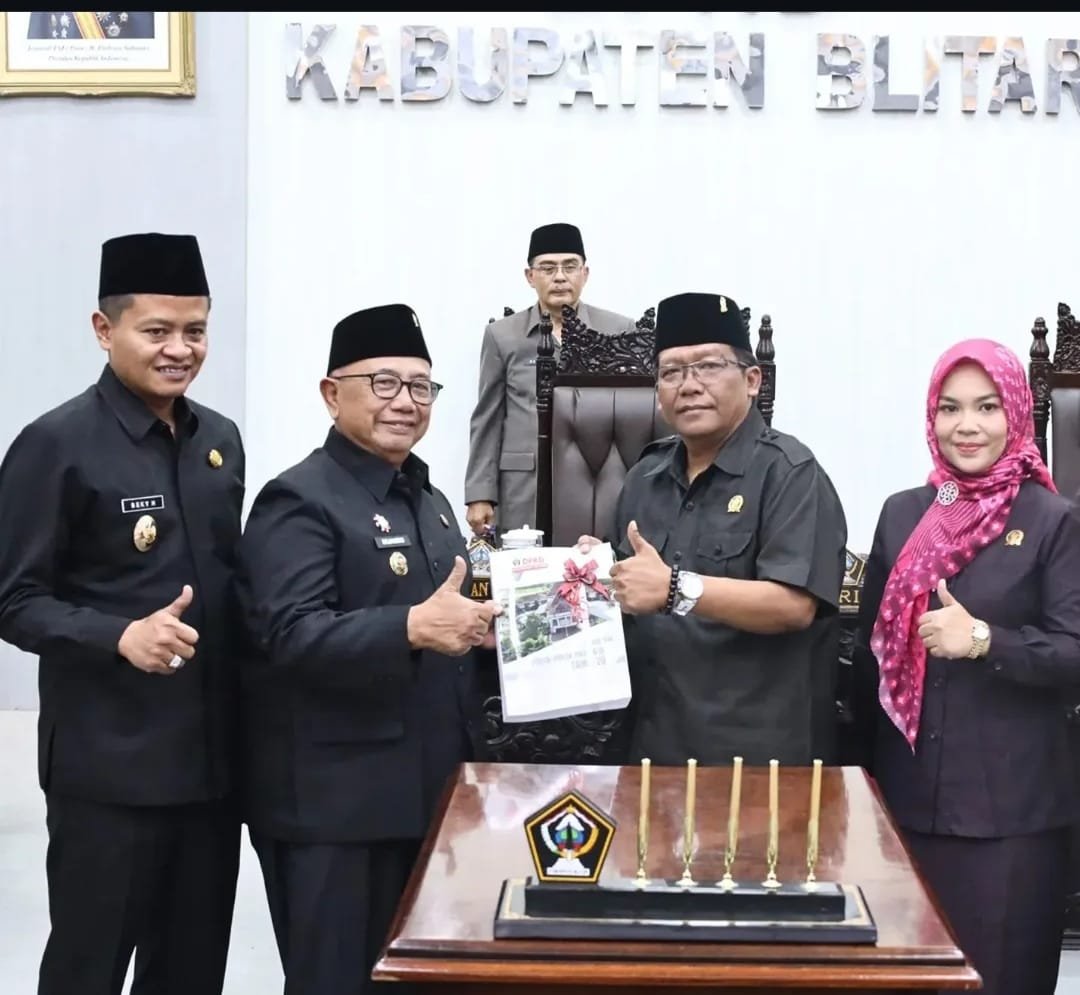 Paripurna DPRD Kabupaten Blitar menyepakati enam Rancangan Peraturan Daerah (Ranperda) untuk ditetapkan menjadi Peraturan Daerah (Perda)
