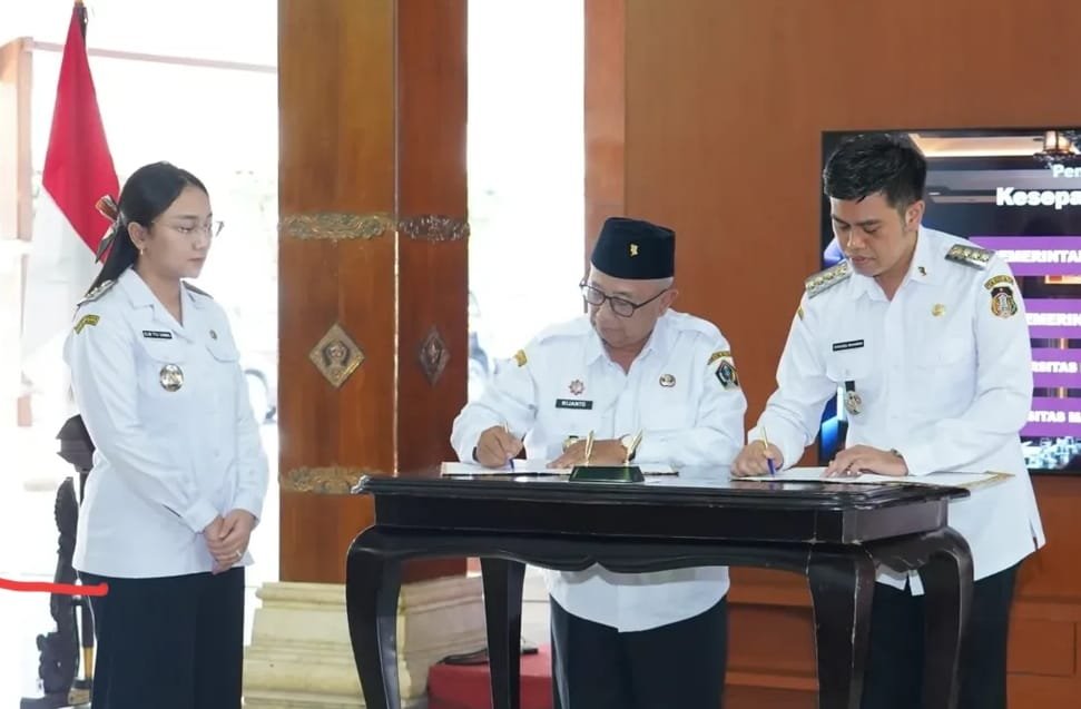Kesepakatan bersama antara Pemkab dan Pemkot Blitar ditandatangani langsung oleh Rijanto dan Syauqul Muhibbin