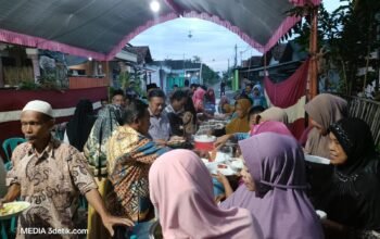 Warga RT 05 RW 02 Dusun Kebonagung, Desa Rejoagung, Kecamatan Kedungwaru, Kabupaten Tulungagung menggelar kegiatan buka puasa bersama