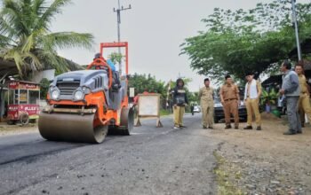 Jalan Sumberingin–Kedekan Dikeluhkan Warga, Mas Ipin Pastikan Segera Diperbaiki