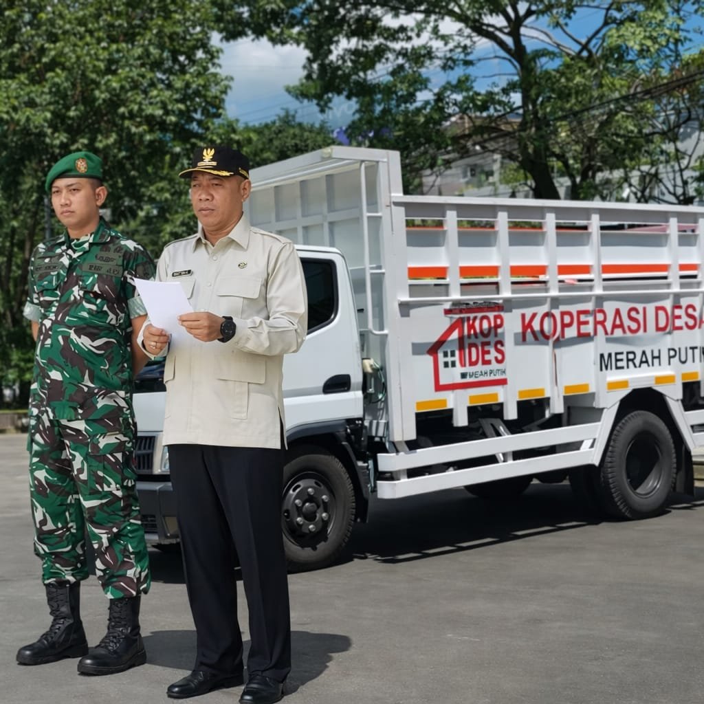 Bupati Tulungagung, H. Gatut Sunu Wibowo, SE., ME., menghadiri penyerahan kendaraan truk untuk operasional Koperasi Desa Merah Putih (KDMP)