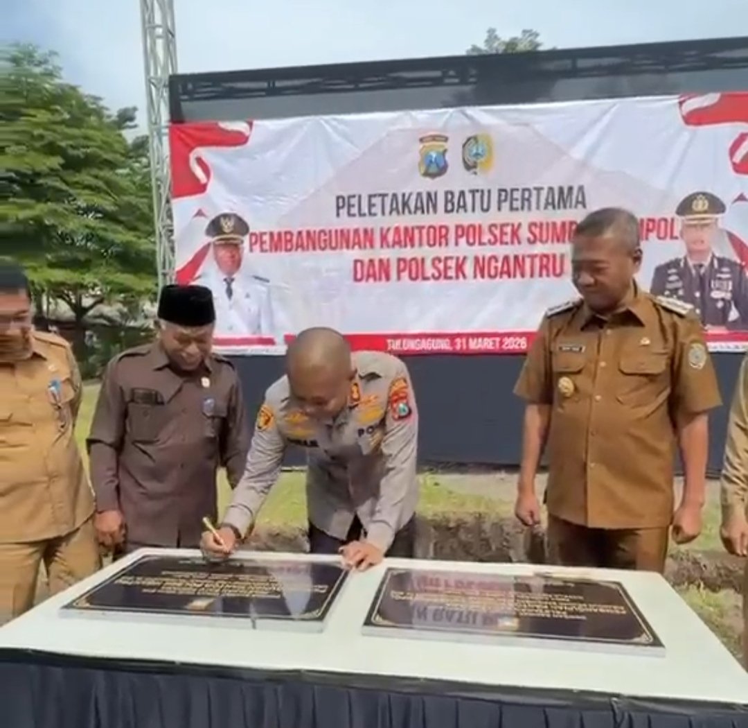 Peletakan batu pertama pembangunan Kantor Polsek Sumbergempol dan Polsek Ngantru yang dipusatkan di Desa Sumberdadi
