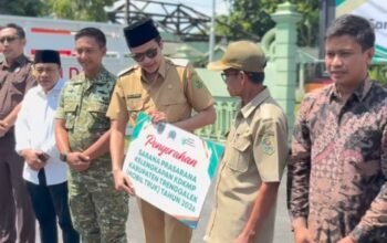 Penyerahan bantuan dilakukan secara simbolis oleh Wakil Bupati Trenggalek, Syah Mohammad Natanegara, di Markas Kodim 0806/Trenggalek