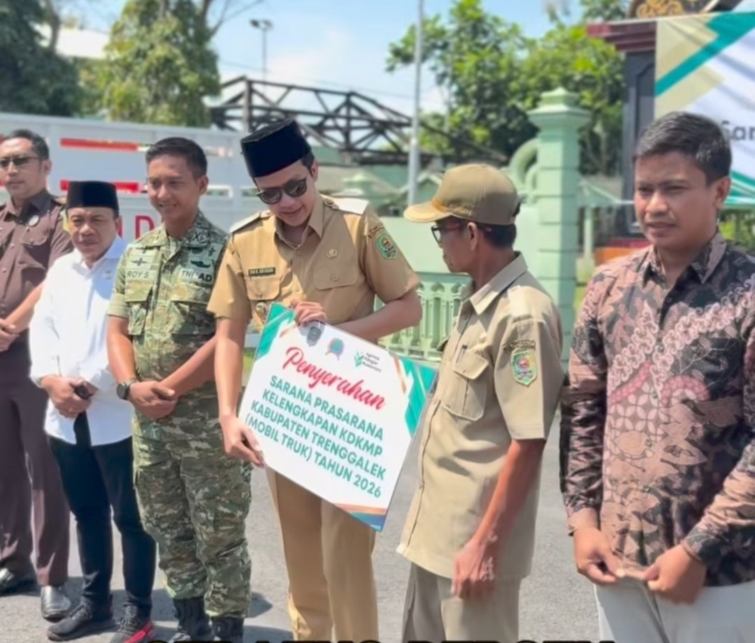 Penyerahan bantuan dilakukan secara simbolis oleh Wakil Bupati Trenggalek, Syah Mohammad Natanegara, di Markas Kodim 0806/Trenggalek