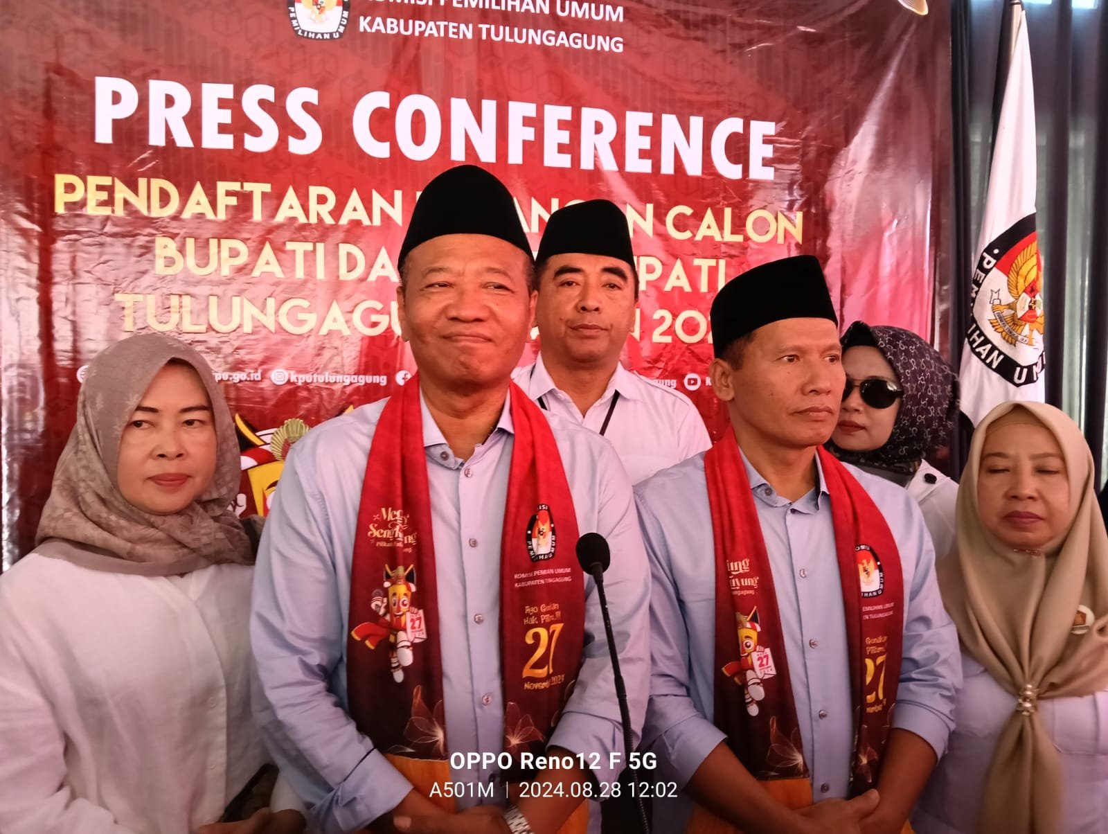 Bupati Tulungagung Gatut Sunu Wibowo saat mendaftar di KPU Tulungagung