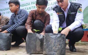 Mas Ipin, keterlibatan siswa dalam menanam dan merawat tanaman menjadi bagian penting