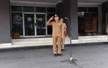 Pelaksana Tugas (Plt) Bupati Tulungagung, Ahmad Baharudin, menegaskan pentingnya perbaikan kinerja aparatur sipil negara (ASN)