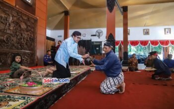 Wakil Bupati Trenggalek, Syah Mohamad Natanegara menerima langsung kirab kerbau