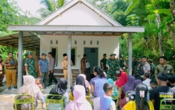 Bupati Trenggalek Mochamad Nur Arifin meninjau langsung sejumlah lokasi pembangunan dalam program TNI Manunggal Membangun Desa